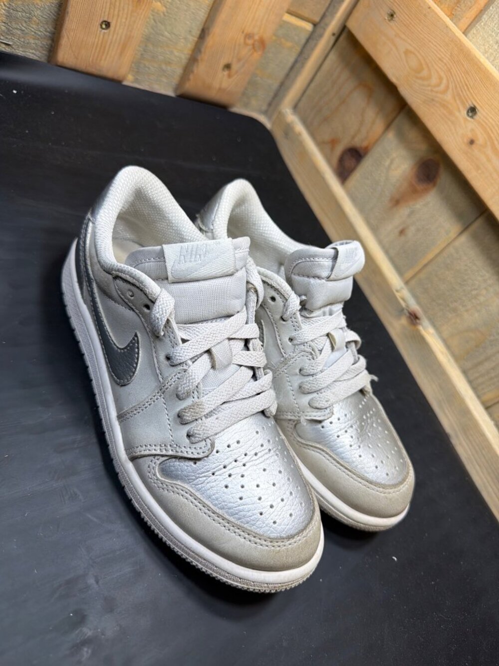 Nike Air Jordan 1 Low Youth Boys Size 2Y Metallic Silver Grey FQ5436-002